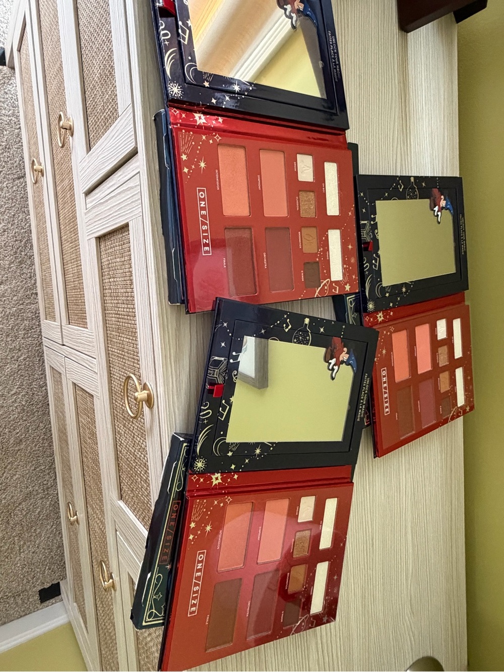 Ltd ed. One size/Disney Palette shadow and blush set of 3, includes 3 brushes